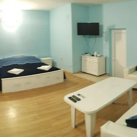 Hotel Хотел Тримата Мускетари *