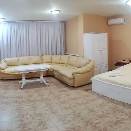 Хотел Тримата Мускетари * فارنا