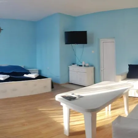 Хотел Тримата Мускетари Hotell *